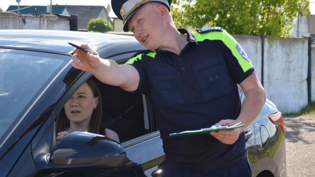 Сотрудник требует отдать карту памяти от регистратора, что нужно знать чтобы отпустили точно! смотреть онлайн