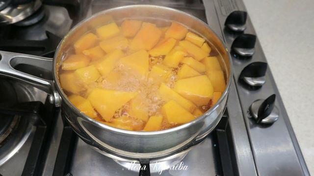 ПЮРЕ ИЗ ТЫКВЫ - очень ПРОСТОЙ и УДОБНЫЙ СПОСОБ приготовления тыквенного пюре! PUMPKIN PUREE смотреть онлайн