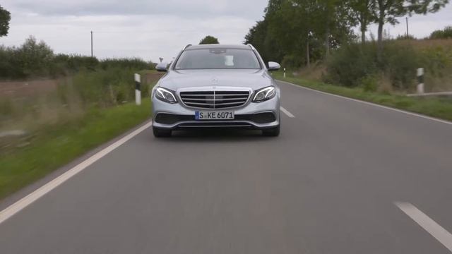 Mercedes-Benz E 350d Estate Driving Video in Diamond Silver | AutoMotoTV смотреть онлайн