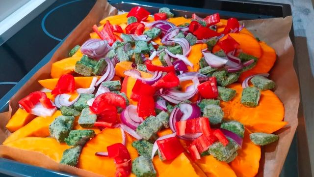 Тыква Хоккайдо, запечённая в духовке со шпинатом и сыром фета(для тех, кто следит за фигурой)