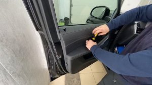 Как снять обшивку двери (дверную карту) на BMW X6 (G06).