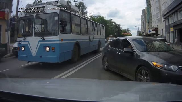 Езда по встречной полосе на ул. Кузнецова смотреть онлайн