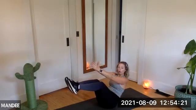 Mondays with Mandee 8.9.2021 | 40-Minute Strength and Cardio Interval Workout смотреть онлайн