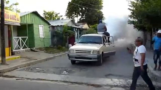 Jornada de fumigacion de Edgar Martines, en San Marcos смотреть онлайн