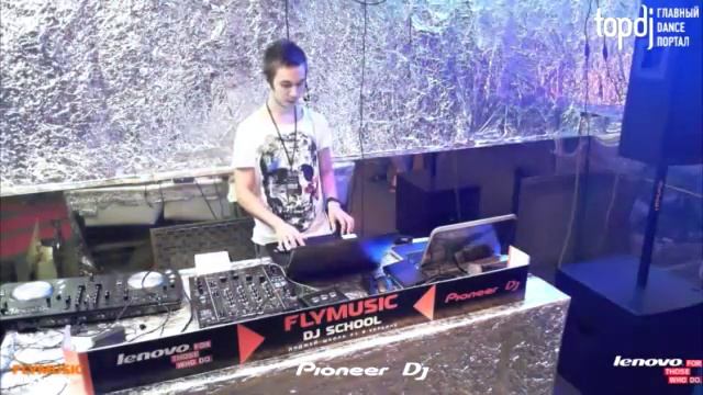 Павел Ленченко: Как найти свое звучание и не повторять других [TopDJ Sessions Vol.2] смотреть онлайн