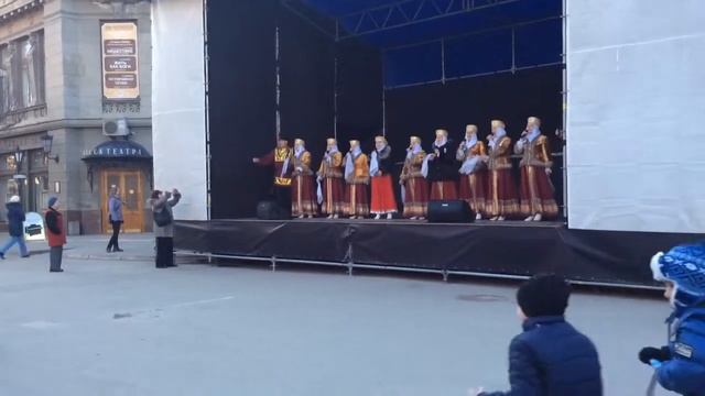 Поздравляет Женщин Крыма Народный Вокальный Ансамбль. смотреть онлайн