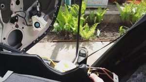 Краткое описание идей,как снять заднюю полку и обшивку триугольников,форточек,ауди а6,( Audi a6)200