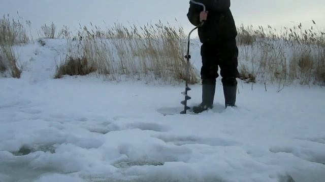 РЫБУ ВИДЕЛИ, ЗНАЧИТ РЫБАЛКА УДАЛАСЬ! ЛОВИМ СОРОГУ НА РЕКЕ! смотреть онлайн