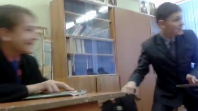Как ведут себя отличники на уроках. смотреть онлайн