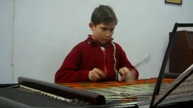 Мальчик классно играет на цымбале )))))) смотреть онлайн