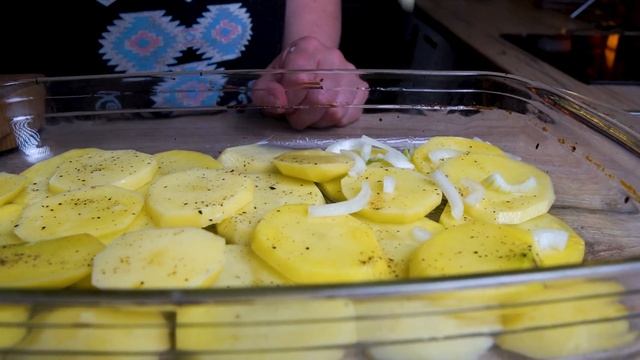 КАРТОШКА С МЯСОМ в маринаде! Нежнейшая свинина с картошкой в духовкена обед или ужин!