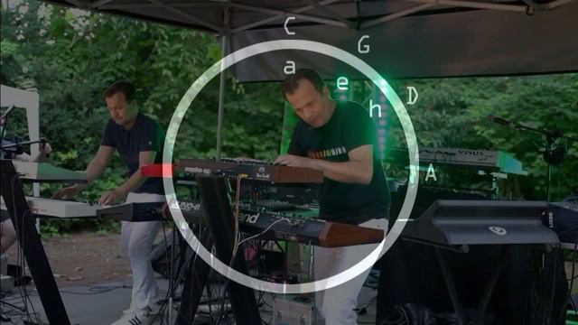Synthporn Brothers - Circles смотреть онлайн