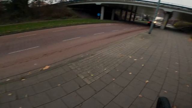 INTRAND CU BICICLETA IN MALL-UL DIN OLANDA - URBAN FREERIDE IN EINDHOVEN OLANDA смотреть онлайн