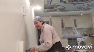 Белый укрывающий краска-грунт под обои