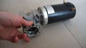 Двигатель постоянного тока 12В \ 24B DC Motor + червячный редуктор NMRV 030