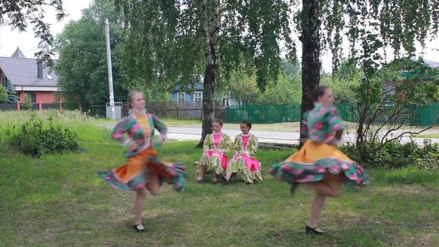 Хореографический коллектив "Карамельки" - "На скамеечке" смотреть онлайн