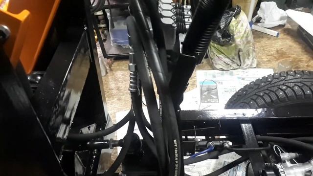 мини-погрузчик сборка после покраски смотреть онлайн