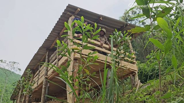 Finished building the wooden goat barn. The goats have a beautiful new house (EP101) смотреть онлайн