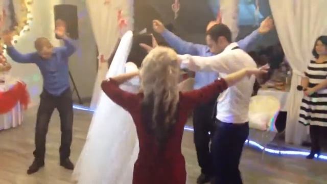 Армянский танец на свадьбе смотреть онлайн
