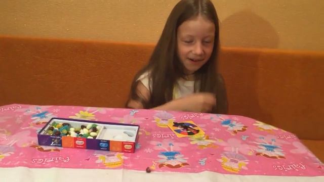 Арина в первый раз пробует играть в Bean Boozled смотреть онлайн