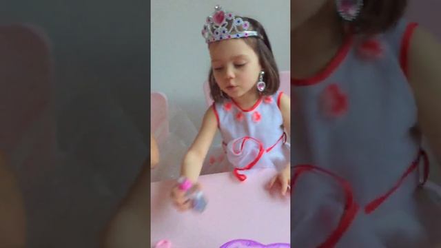 Детская косметика. Делаем макияж принцессы. Make-up for kids.Accessories. смотреть онлайн