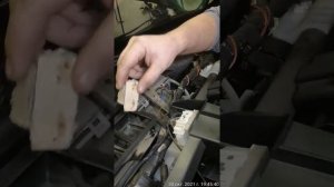 Ремонт заслонки печки. Не работает обдув лобового стекла. Тойота Rav4 2007 год.