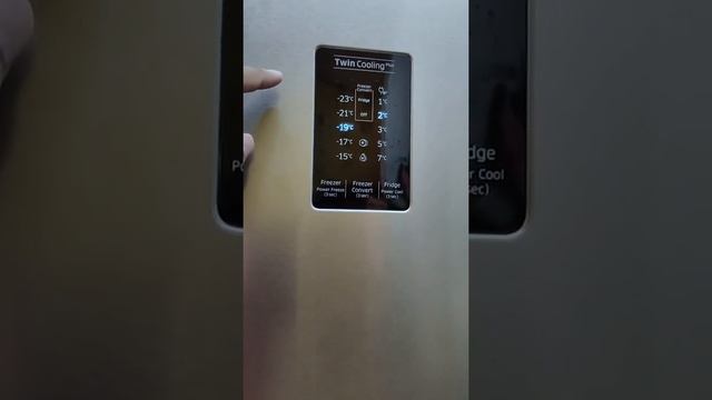 Episod 2: fungsi menarik Peti Sejuk Samsung RT32K5552SL Twin Cooling System Top Freezer смотреть онлайн