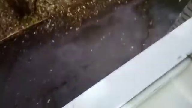 Бросаем шарики с водой из окна смотреть онлайн