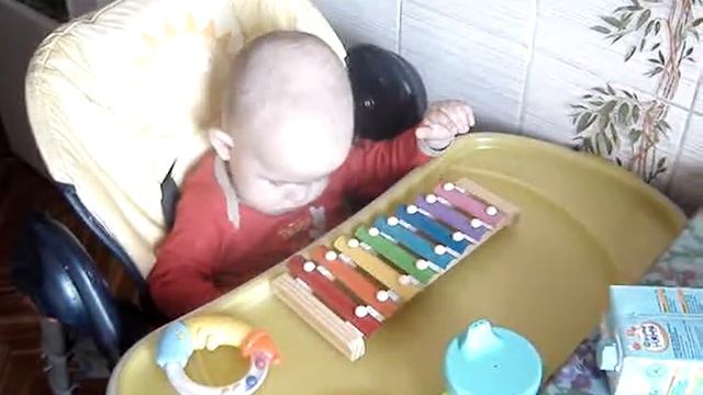 Радомир играет на ксилофоне смотреть онлайн