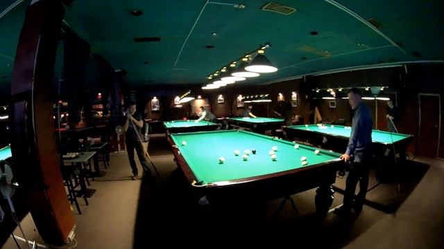 Владимир показывает серию в 4 забитых шара подряд в партии по свободной пирамиде, русский бильярд смотреть онлайн