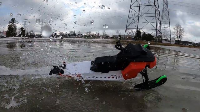 Rc Snowmobile SKEERIDE WATER SKEEPING.