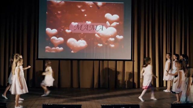 Танец "Мама" - Танцевальный коллектив "SPD" - Школа 152 смотреть онлайн