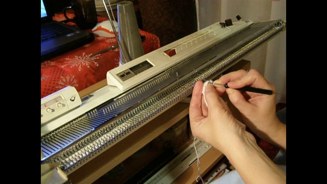 V-образная горловина. Бейка со скрещенными концами смотреть онлайн