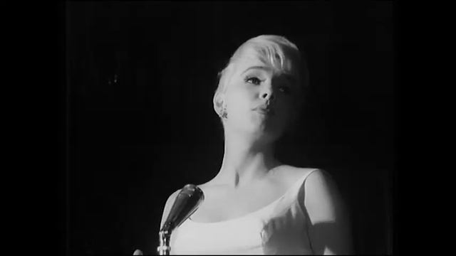 Lena Granhagen – På en bänk i en park смотреть онлайн