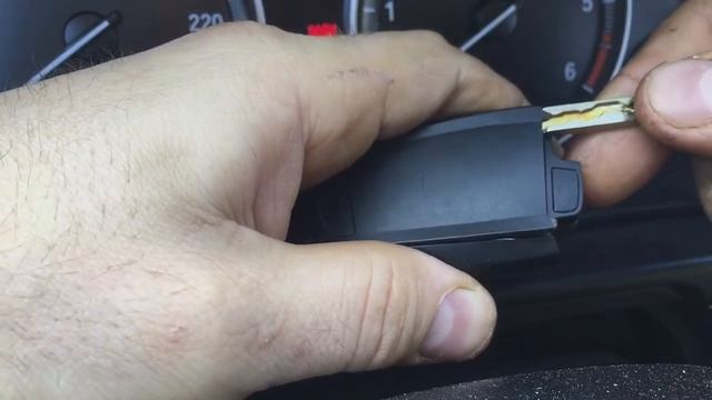 Замена батарейки в ключе BMW F06, F10, F20, F30 смотреть онлайн