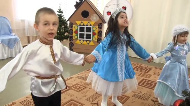Новогодний утренник смотреть онлайн