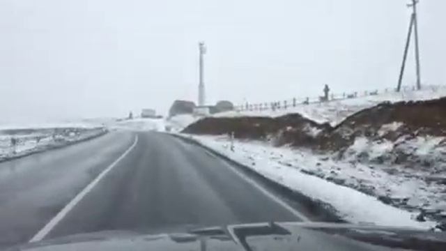 Горы Грузии туман снег в мае смотреть онлайн