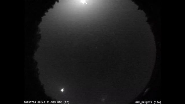 Asteroid Traveling 45,000 mph Hit Earth's Atmosphere Over Canada смотреть онлайн