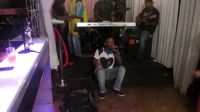 MICHAEL BOLDEN (clarks medley) смотреть онлайн