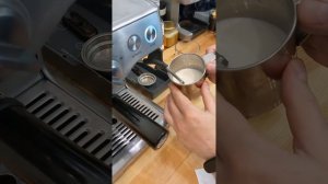 BORK C800 рожковая кофеварка, демонстрация работоспособности