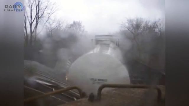 TOTAL UNBELIEVABLE IDIOTS TRUCKS | CARS VS TRAINS CRASHES | EPIC TRUCK VS TRAINS FAIL COMPILATION смотреть онлайн