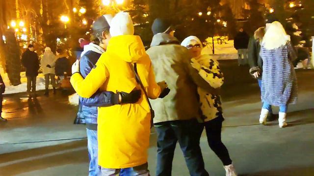 Я буду всем чем хочешь ты Танцы в парке Горького Харьков Февраль 2022 смотреть онлайн