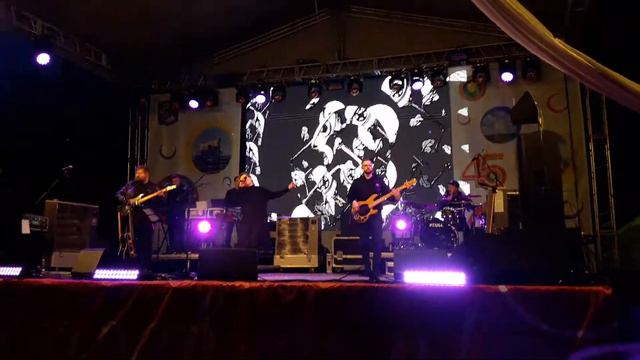 Сурганова и Оркестр - Shuffle смотреть онлайн