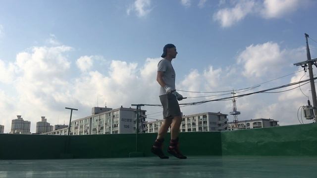 The Boxer Skip Muhammad Ali Shuffle-Scissor Step Variation: Jump Rope like a Boxer смотреть онлайн