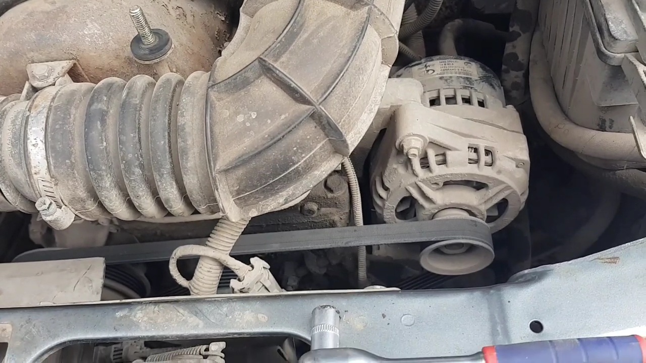 НИВА ШЕВРОЛЕ ЗАМЕНА РЕМНЯ И РОЛИКОВ ГЕНЕРАТОРА смотреть онлайн