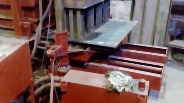 Вибропресс с механической подачей смеси в матрицу из бункера смотреть онлайн