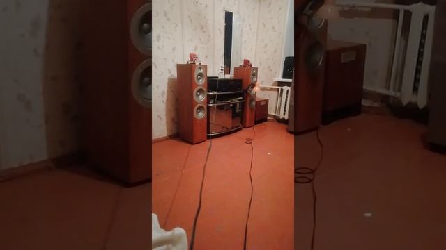 Infinity Beta 40 Bass (в наушниках) смотреть онлайн