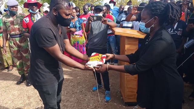 Cde T Mureverwi`s Son J Mureverwi receiving national flag of honour смотреть онлайн