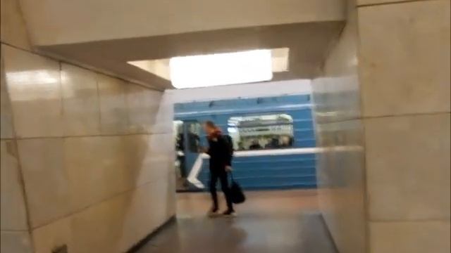 Moscow Metro - The 1st Moscow Metro Line Built - Original Retro 1930s "Peoples Palace" Red Line Tou смотреть онлайн