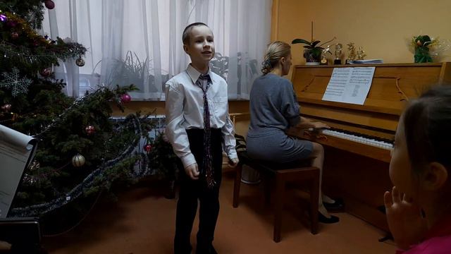 Маркив Михаил - "Почему медведь зимой спит", муз. Л. Книппера, сл. А.Коваленкова смотреть онлайн